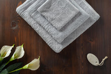 Load image into Gallery viewer, HELIOPOLIS | 3-Piece Towel Set
