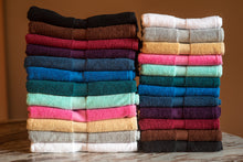 Load image into Gallery viewer, HOME ESSENTIALS | 8-Piece Towel Set
